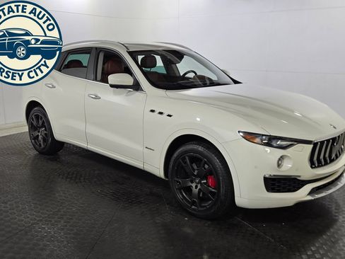 Used 2019 Maserati Levante GranLusso AWD/4WD image 9
