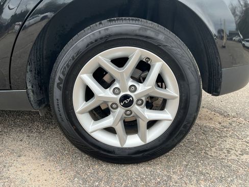 Used 2025 Kia Soul LX w/ LX Technology Package image 24