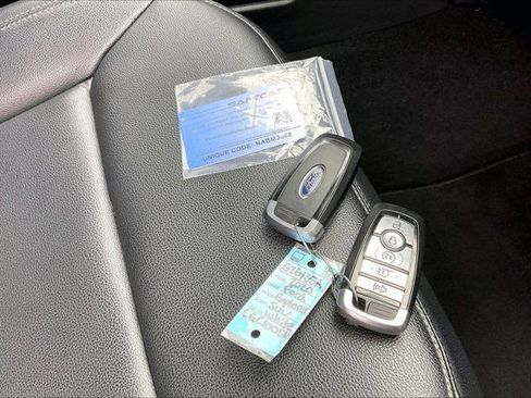 Used 2020 Ford Explorer XLT w/ Equipment Group 202A image 11