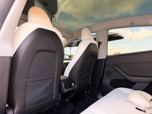 Used 2023 Tesla Model Y Long Range AWD/4WD image 18