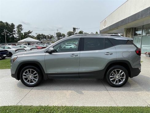 Used 2024 GMC Terrain SLT image 14