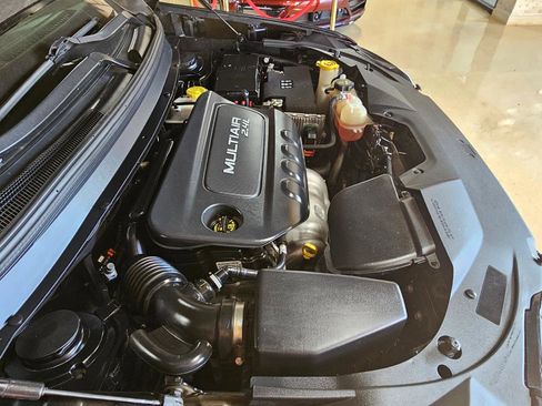 Used 2019 Jeep Cherokee Latitude Plus w/ Comfort/Convenience Group image 39