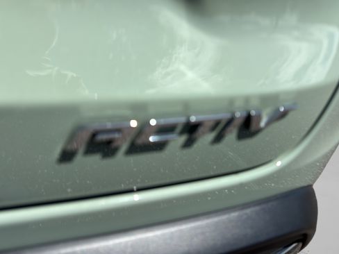 Used 2024 Chevrolet Trax ACTIV w/ Sunroof Package FWD image 17