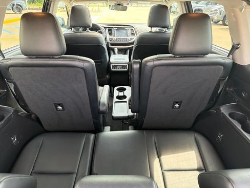 Used 2019 Toyota Highlander Limited Platinum AWD/4WD image 16