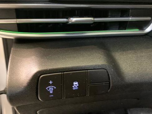 Used 2024 Hyundai Elantra SEL image 17