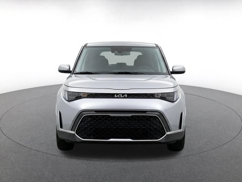 Used 2025 Kia Soul LX w/ LX Technology Package FWD image 2