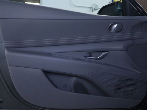 Used 2025 Hyundai Elantra SEL image 11