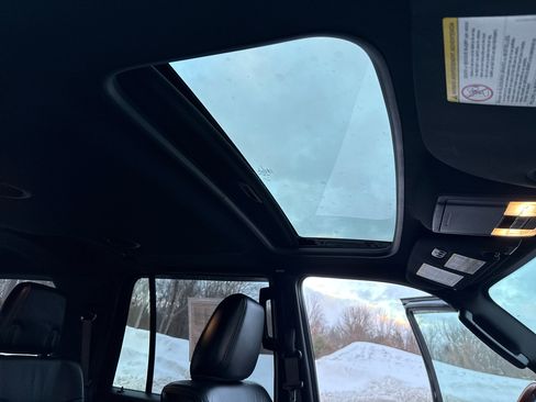 Used 2015 Lincoln Navigator 4WD image 35