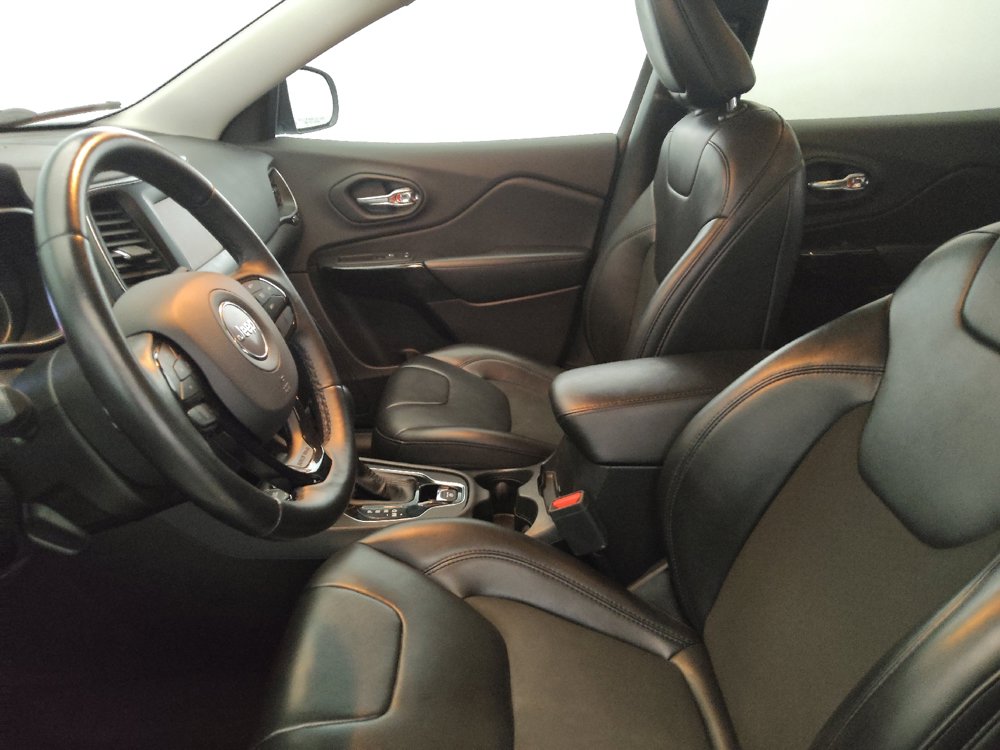 Used 2019 Jeep Cherokee Latitude Plus AWD/4WD image 17