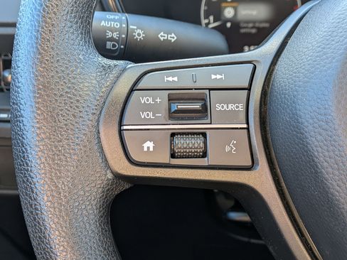 Used 2025 Honda CR-V LX image 19