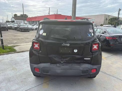Used 2015 Jeep Renegade Latitude w/ Cold Weather Group II FWD image 9