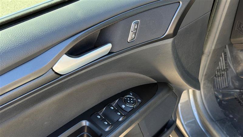 Used 2018 Ford Fusion SE w/ Equipment Group 201A FWD image 22