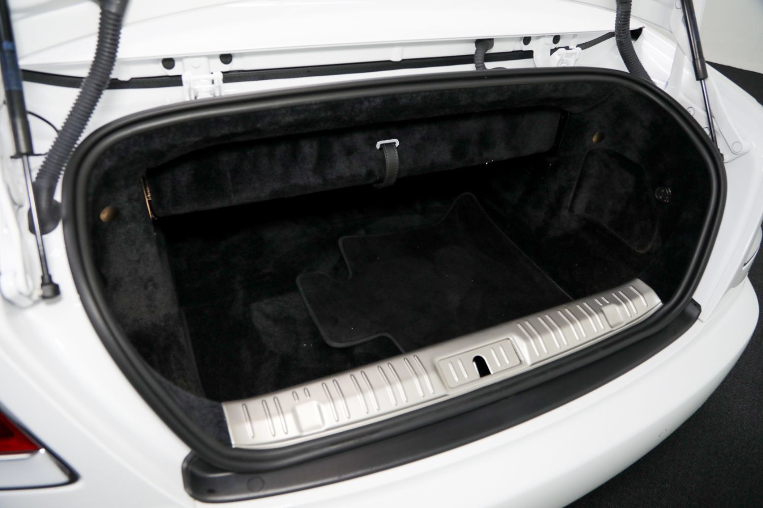Used 2018 Rolls-Royce Dawn RWD image 66