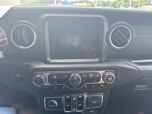 Used 2018 Jeep Wrangler Unlimited Sahara w/ Quick Order Package 24M Moab AWD/4WD image 11