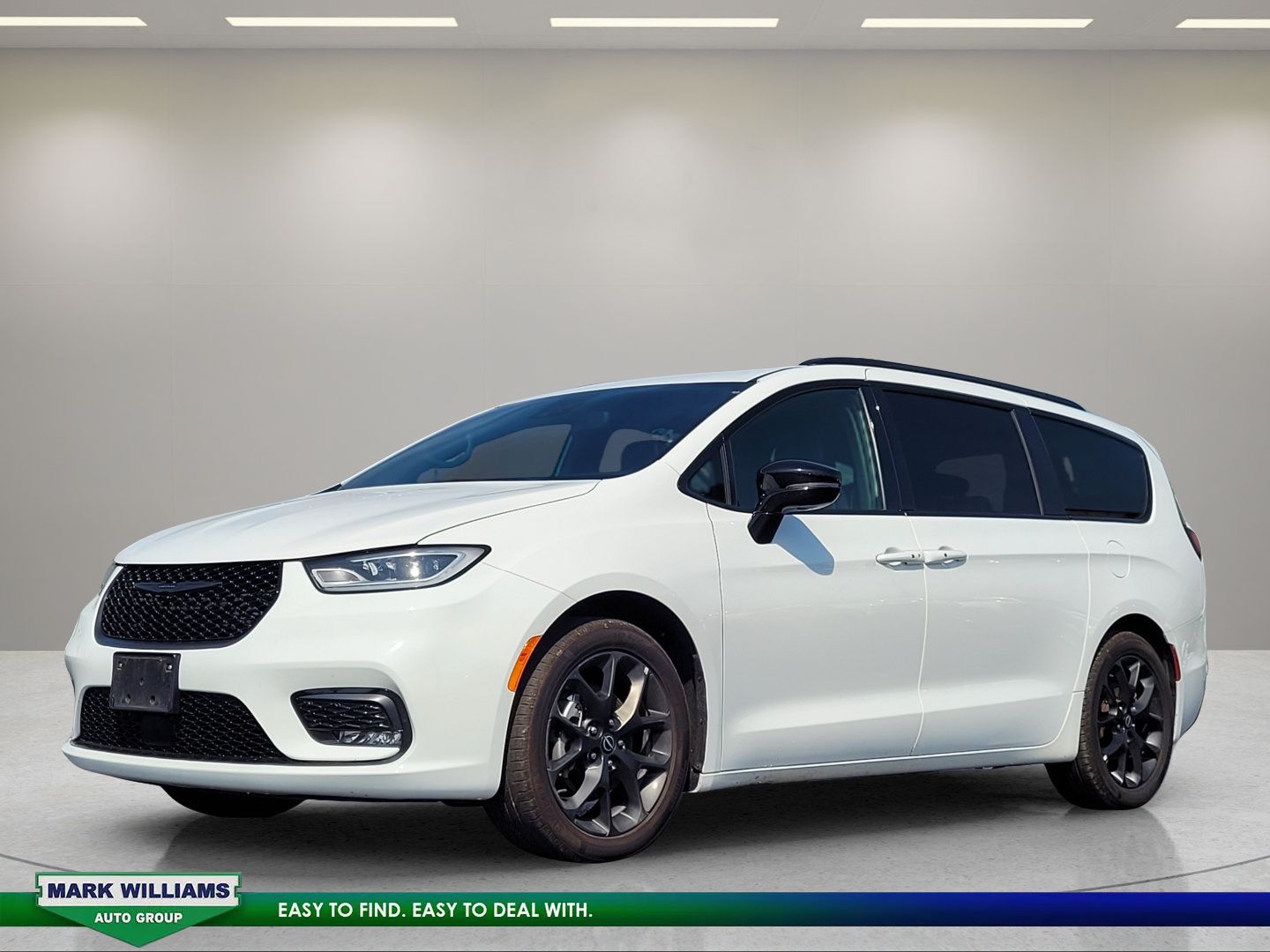 Used 2025 Chrysler Pacifica Limited FWD image 8