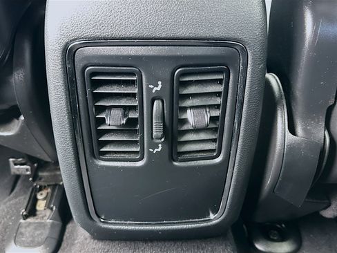 Used 2020 Jeep Grand Cherokee Laredo image 16