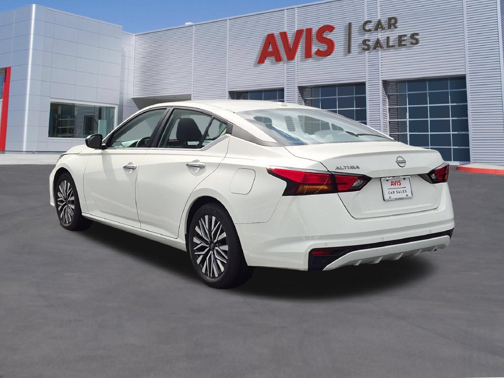 Used 2025 Nissan Altima 2.5 SV FWD image 7