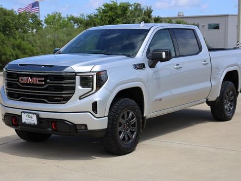 Used 2022 GMC Sierra 1500 AT4 AWD/4WD image 3