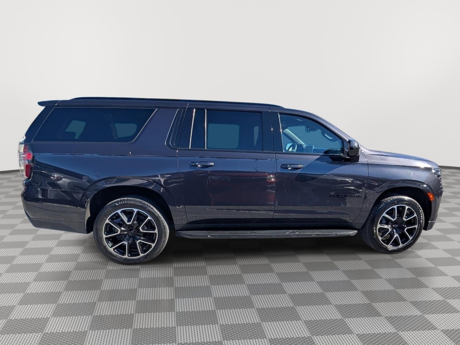 Used 2024 Chevrolet Suburban RST RWD image 6