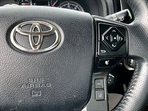 Used 2020 Toyota 4Runner TRD Off-Road Premium AWD/4WD image 27