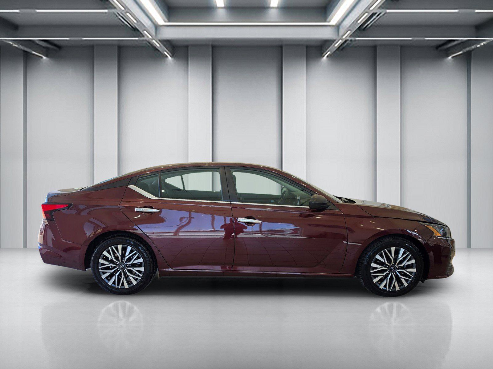 Used 2024 Nissan Altima 2.5 SV FWD image 4