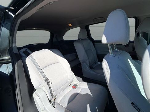 Used 2018 Honda Odyssey LX image 32
