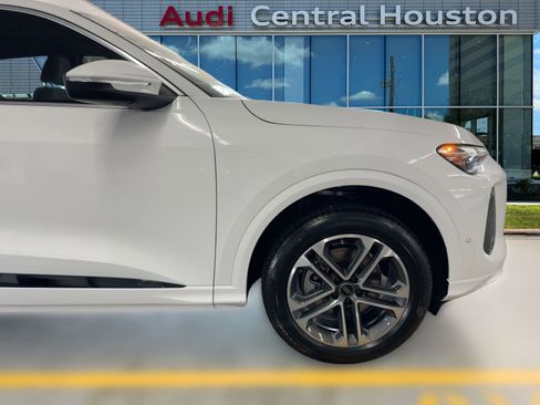 New 2025 Audi Q5 Premium image 11