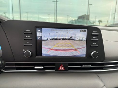 Used 2025 Hyundai Elantra SE image 6