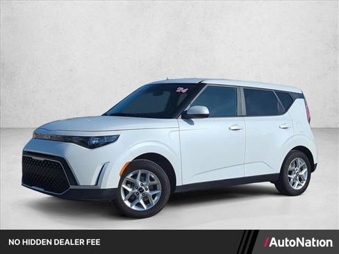 Used 2024 Kia Soul LX w/ Option Group 015 FWD image 1