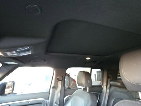 Used 2024 Land Rover Defender 130 X-Dynamic SE image 11