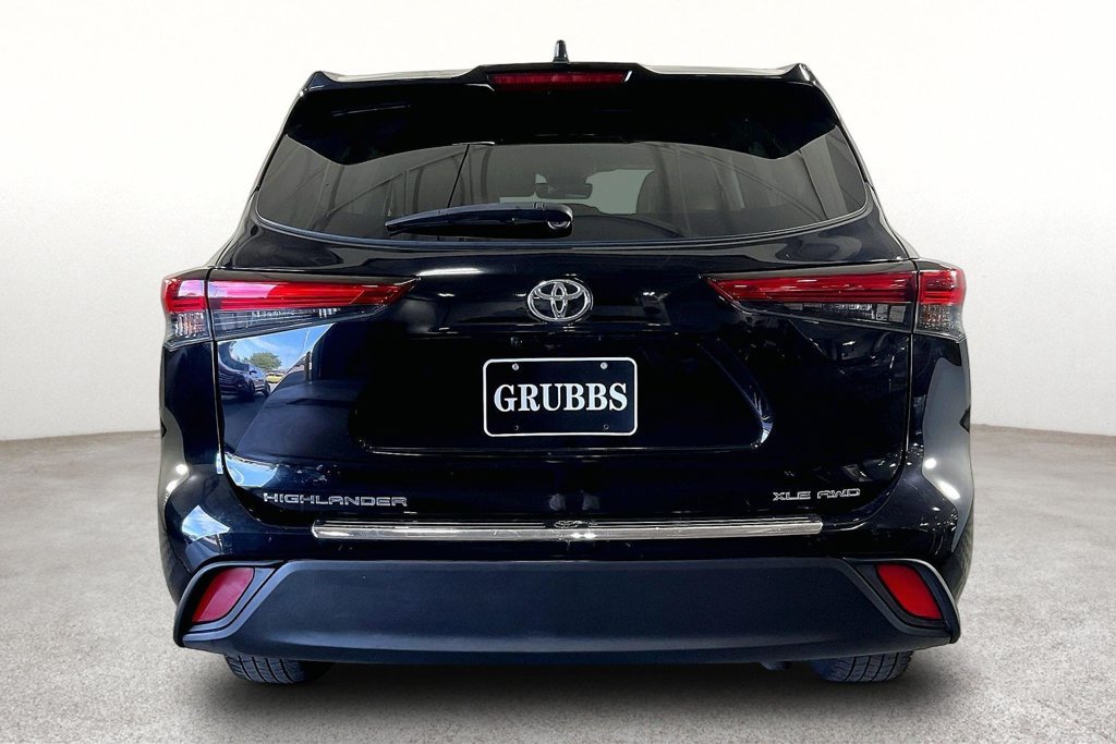 Used 2022 Toyota Highlander XLE AWD/4WD image 5