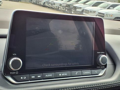 Used 2023 Nissan Rogue SV image 14