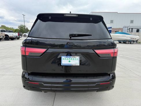 Used 2024 Toyota Sequoia Platinum AWD/4WD image 4