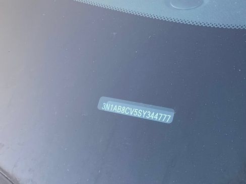 Used 2025 Nissan Sentra SV FWD image 9