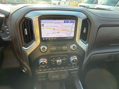 Used 2019 GMC Sierra 1500 SLT w/ SLT Premium Plus Package AWD/4WD image 29