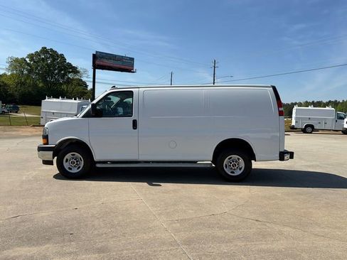 Used 2024 GMC Savana 2500 w/ Driver Convenience Package RWD image 8