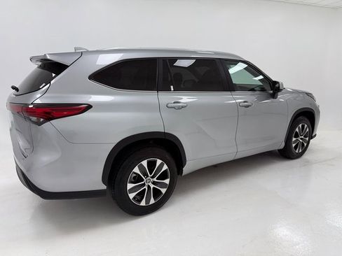 Used 2023 Toyota Highlander XLE image 41