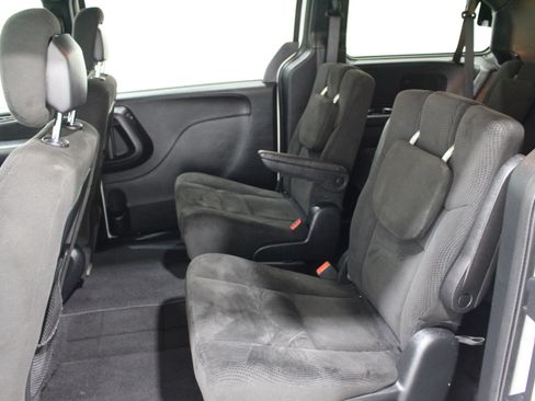 Used 2017 Dodge Grand Caravan SE FWD image 16
