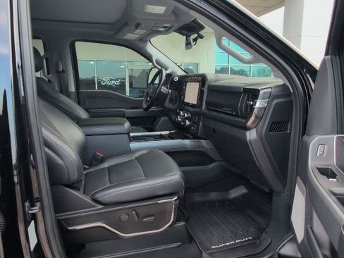 Used 2023 Ford F250 Lariat w/ Sport Appearance Package image 15