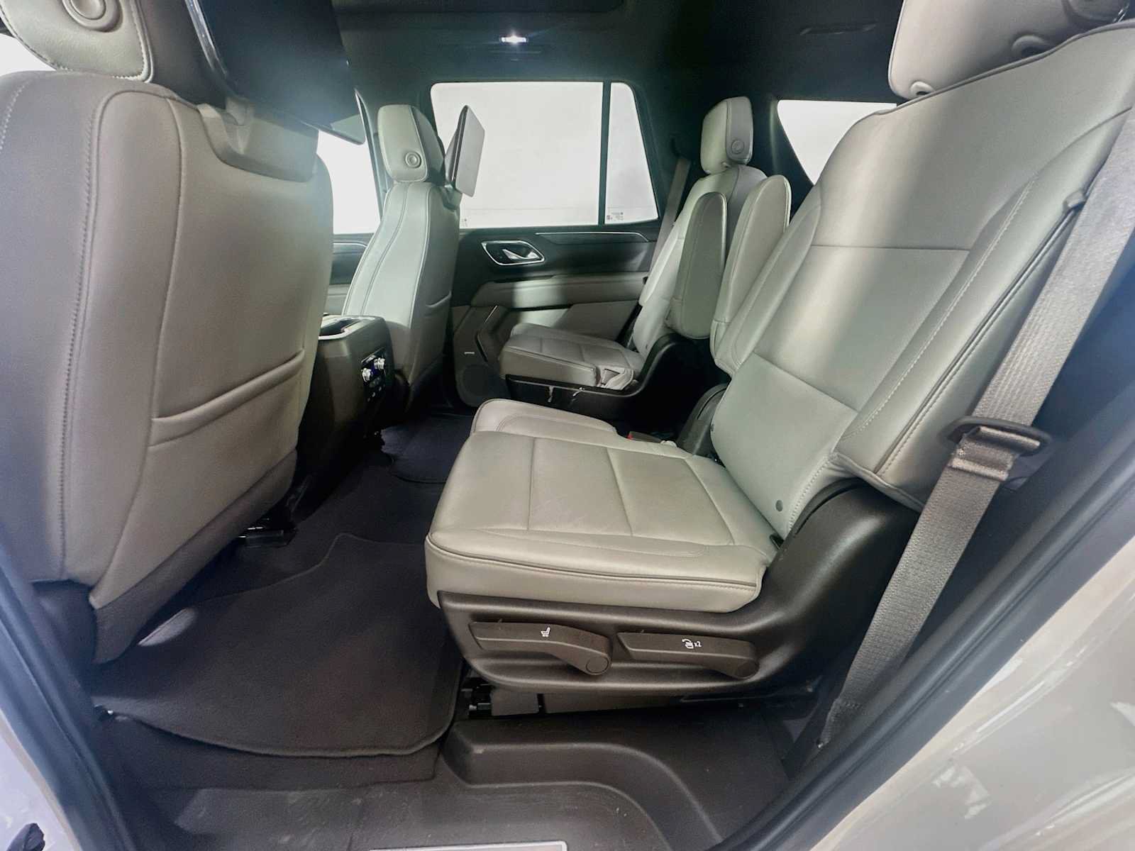Used 2023 GMC Yukon SLT AWD/4WD image 24