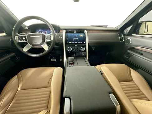 Used 2024 Land Rover Discovery Dynamic SE AWD/4WD image 15