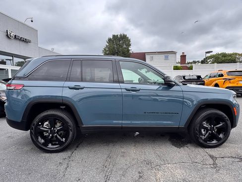 New 2026 Jeep Grand Cherokee Limited w/ Limited Altitude Package AWD/4WD image 9