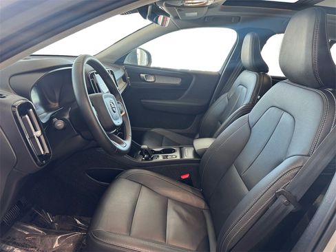 Certified 2025 Volvo XC40 B5 Core image 11