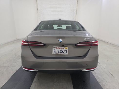 Used 2024 BMW 530i w/ Premium Package image 8