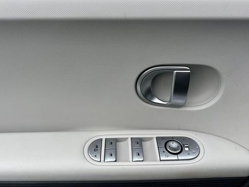 Used 2024 Hyundai Ioniq 5 SE image 11