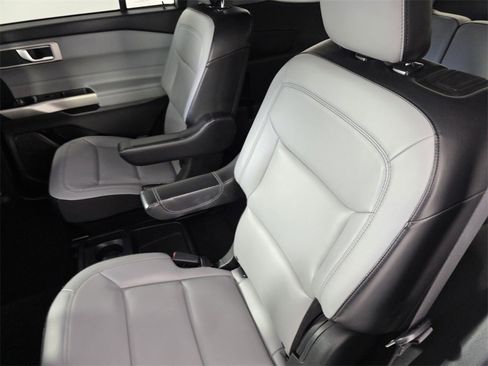 Used 2021 Ford Explorer XLT w/ Equipment Group 202A image 15