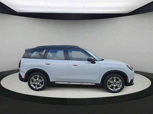 Used 2023 Ford Explorer XLT w/ Equipment Group 202A image 9