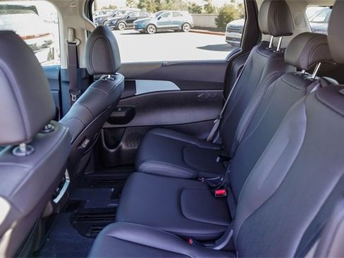 New 2025 Kia Carnival SX w/ SX Dark Edition Package image 35