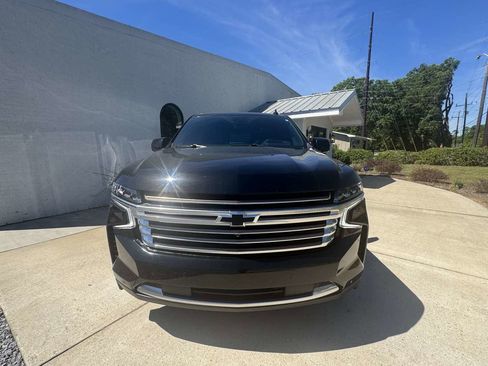 Used 2023 Chevrolet Suburban High Country AWD/4WD image 3