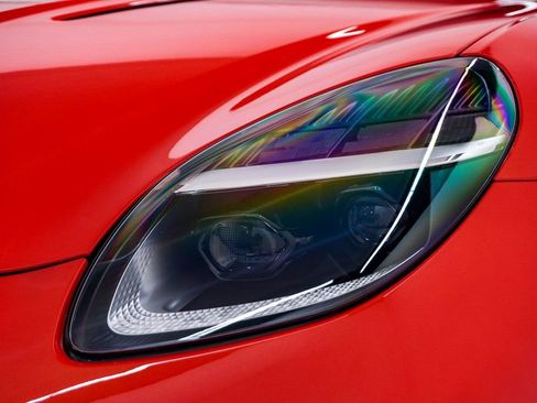 Used 2025 Aston Martin V8 Vantage Coupe image 6